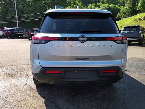 Used 2025 Nissan Pathfinder SV image 7