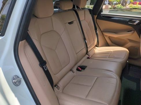 Used 2021 Porsche Macan AWD/4WD image 30