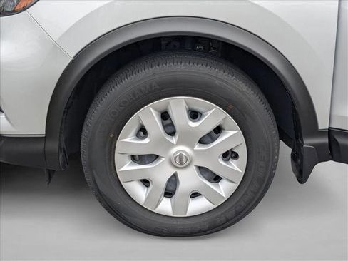 Used 2020 Nissan Rogue Sport S image 29