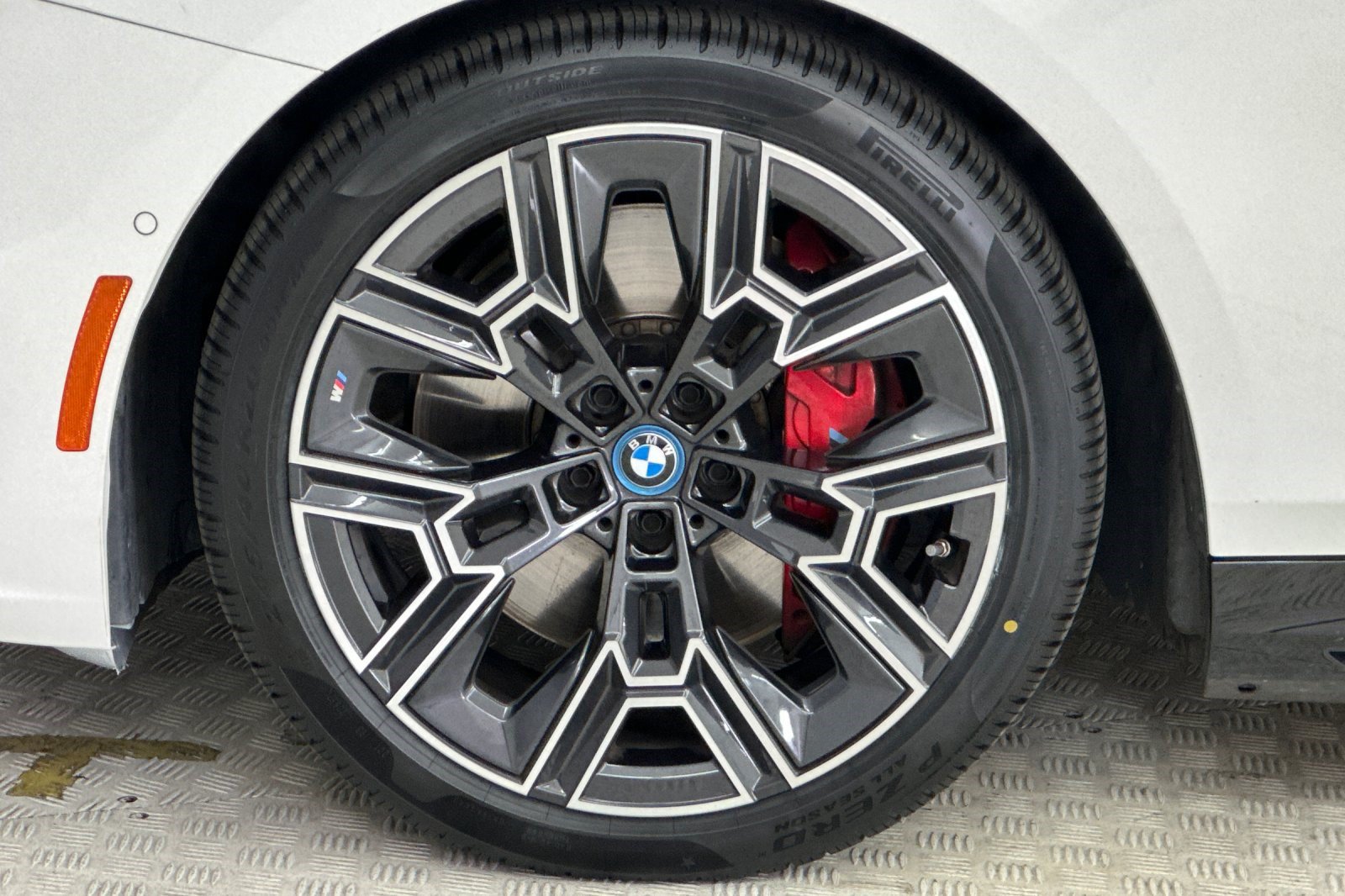 Used 2024 BMW i5 eDrive40i w/ M Sport Package RWD image 12