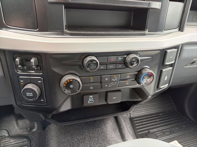 New 2026 Ford F550 4x4 Regular Cab Super Duty image 14