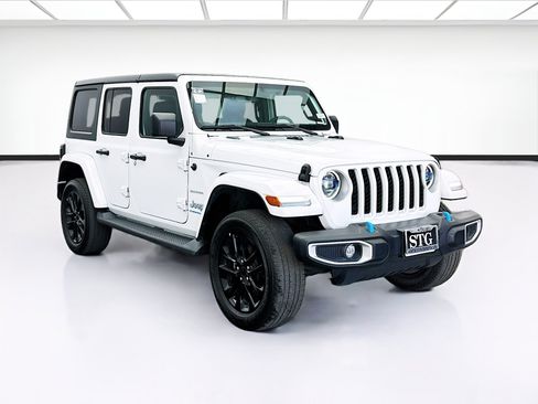 Used 2023 Jeep Wrangler Unlimited Sahara AWD/4WD image 3