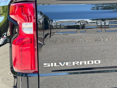 Used 2021 Chevrolet Silverado 1500 RST w/ Convenience Package II AWD/4WD image 26