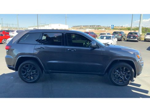 Used 2021 Jeep Grand Cherokee Laredo X AWD/4WD image 5