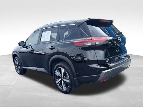 Used 2025 Nissan Rogue SL w/ SL Premium Package FWD image 3