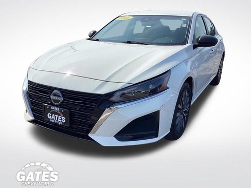 Used 2025 Nissan Altima 2.5 SV AWD/4WD image 5