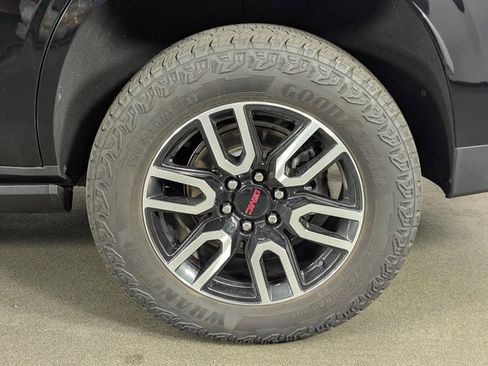 Used 2024 GMC Yukon AT4 image 9