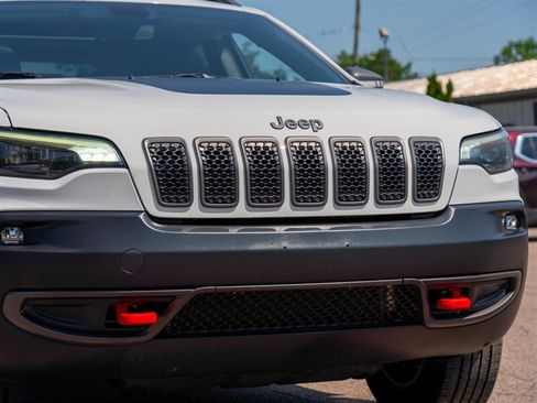 Used 2019 Jeep Cherokee Trailhawk AWD/4WD image 9
