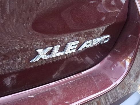 Used 2019 Toyota Highlander XLE AWD/4WD image 10