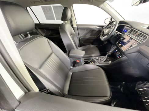 Used 2022 Volkswagen Tiguan SE image 27