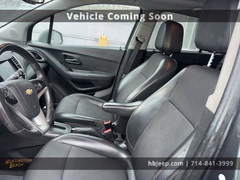 Used 2017 Chevrolet Trax LT w/ LT Convenience Package image 9