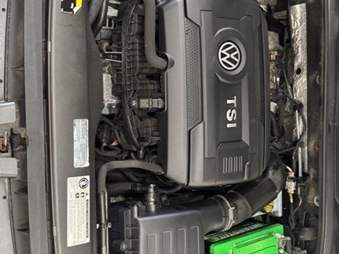 Used 2015 Volkswagen GTI SE w/ Lighting Package (SEL) FWD image 10