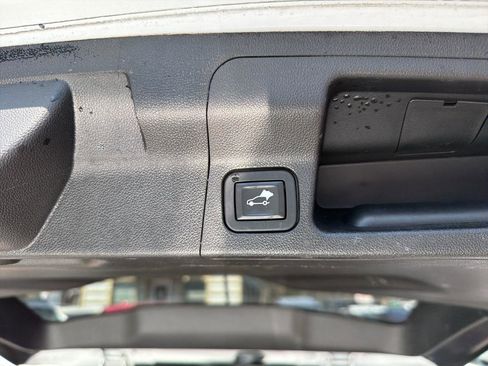 Used 2017 GMC Acadia Denali w/ Technology Package AWD/4WD image 12