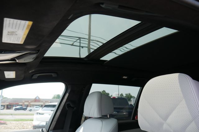 Used 2024 BMW X7 xDrive40i w/ Executive Package AWD/4WD image 3