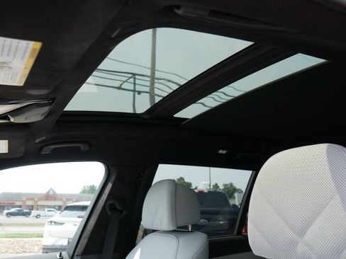 Used 2024 BMW X7 xDrive40i w/ Executive Package AWD/4WD image 3
