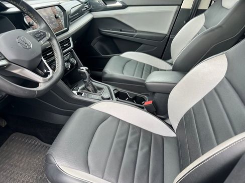 Used 2022 Volkswagen Taos SEL w/ Panoramic Sunroof Package image 9