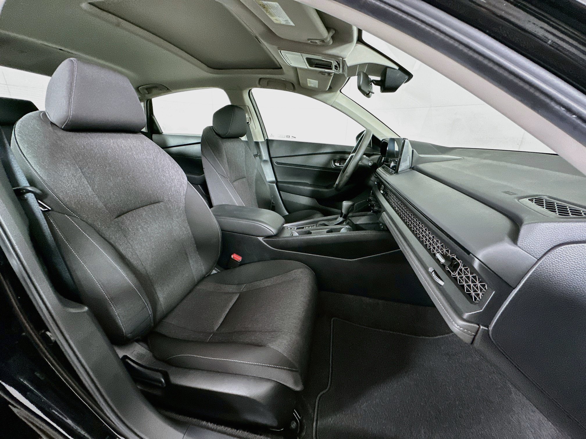 Used 2025 Honda Accord SE image 30