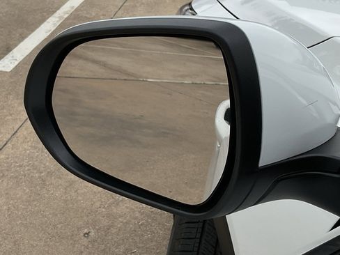 Used 2025 Buick Envista Preferred image 11