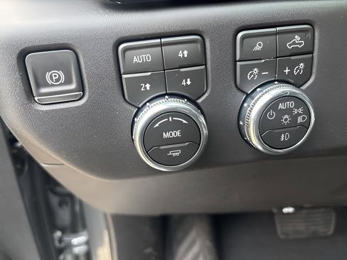 New 2026 GMC Sierra 1500 SLT image 19