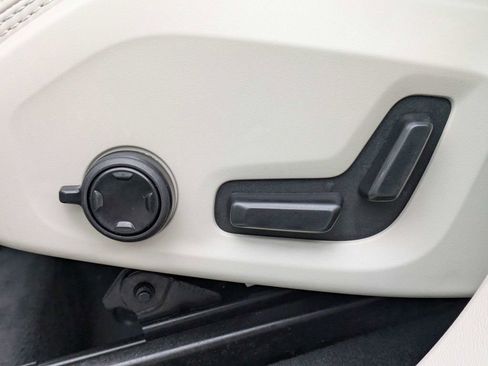 Certified 2025 Volvo XC60 B5 Ultra w/ Protection Package Premier AWD/4WD image 27