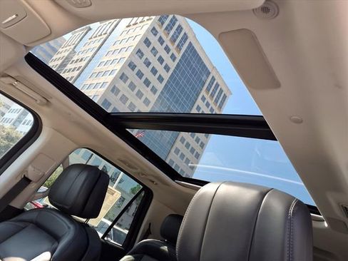 New 2025 Lincoln Navigator Reserve AWD/4WD image 8