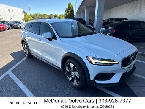 Used 2020 Volvo V60 T5 Cross Country w/ Protection Package Premier AWD/4WD image 2