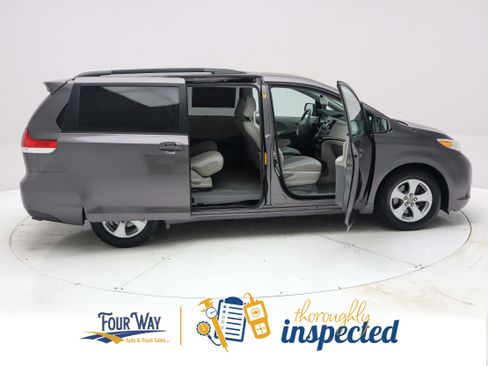 Used 2012 Toyota Sienna LE FWD image 3