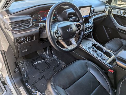 Used 2023 Ford Explorer Limited image 14