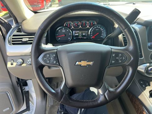 Used 2018 Chevrolet Suburban Premier AWD/4WD image 18