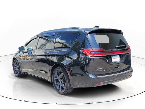 Used 2022 Chrysler Pacifica Limited w/ S Appearance Package FWD image 3