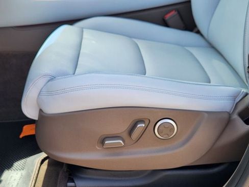 Used 2026 Genesis GV70 2.5T Advanced image 19