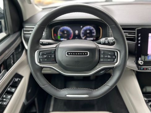 Used 2024 Jeep Wagoneer L Series II w/ Flexible Seating Group image 12