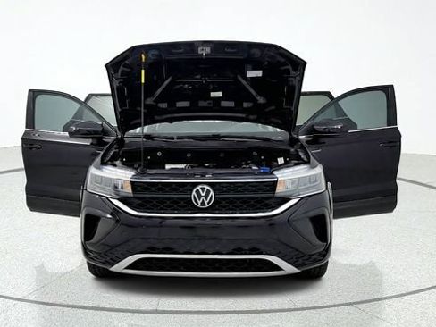 Used 2022 Volkswagen Taos SE FWD image 12