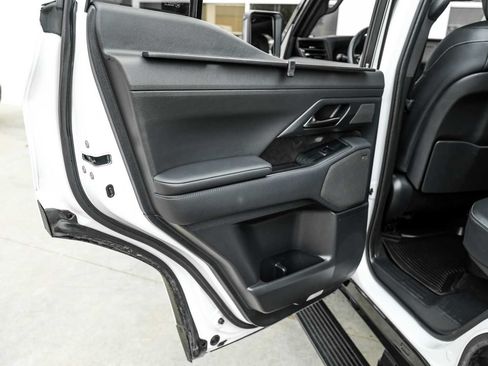 Used 2025 Lexus GX 550 w/ Accessory Package (Z1) AWD/4WD image 40