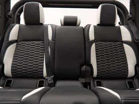 Used 2025 Jeep Gladiator Sport image 39