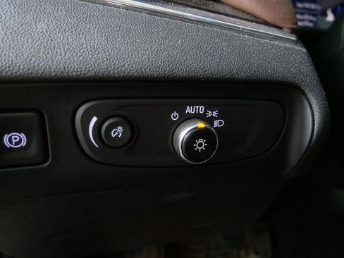 Used 2020 Buick Enclave Avenir w/ Avenir Technology Package image 17