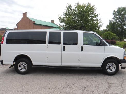 Used 2020 Chevrolet Express 3500 LT w/ LT Preferred Equipment Group RWD image 16