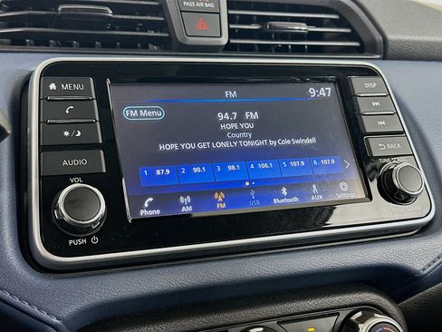 Used 2025 Nissan Versa SV FWD image 21