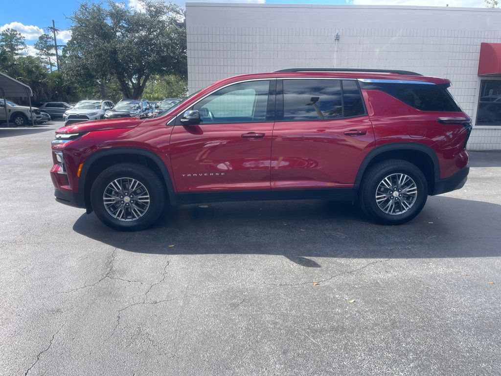 Used 2026 Chevrolet Traverse LT FWD image 2