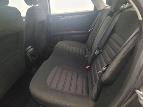 Used 2018 Ford Fusion SE w/ Fusion SE Technology Package FWD image 18