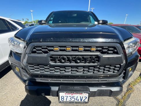 Used 2019 Toyota Tacoma TRD Off-Road w/ Technology Package image 2