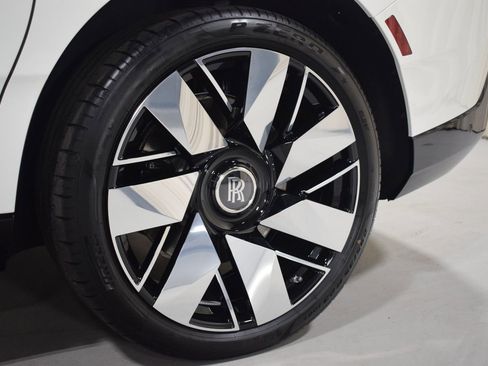 New 2026 Rolls-Royce Cullinan AWD/4WD image 17