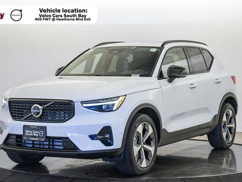 Certified 2026 Volvo XC40 B5 Plus AWD/4WD image 1