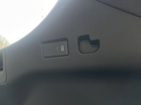 Used 2025 Cadillac Escalade ESV V w/ LPO, ONYX Package image 46