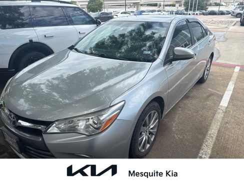 Used 2017 Toyota Camry XLE w/ Moonroof Package FWD image 1
