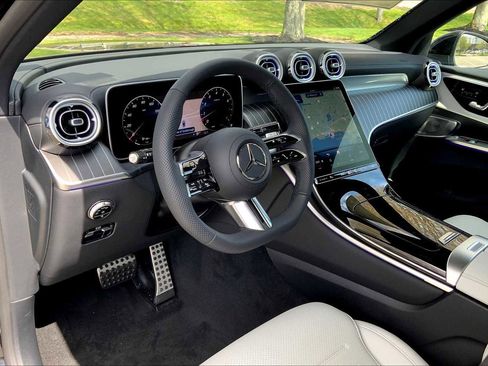 Certified 2025 Mercedes-Benz GLC 300 4MATIC image 9