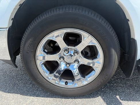 Used 2016 RAM 1500 Laramie w/ Convenience Group AWD/4WD image 2