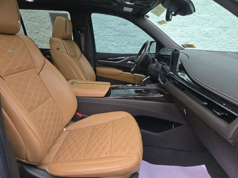 Certified 2021 Cadillac Escalade Premium Luxury AWD/4WD image 25