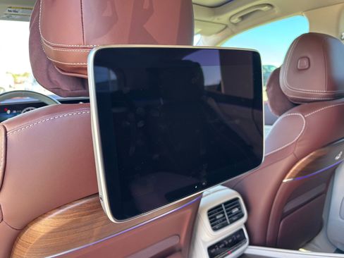 Used 2025 Mercedes-Benz Maybach GLS 600 4MATIC image 29