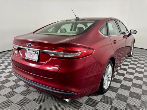 Used 2018 Ford Fusion SE w/ Fusion SE Technology Package image 6